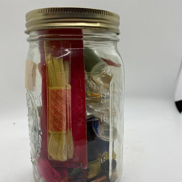 VINTAGE Lot of Sewing notions Buttons Thread Pins - Picture 4 of 4